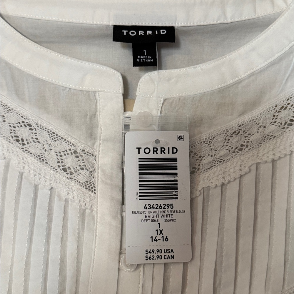 torrid White Cotton Lace-Trim Peasant Blouse - Picture 2 of 3